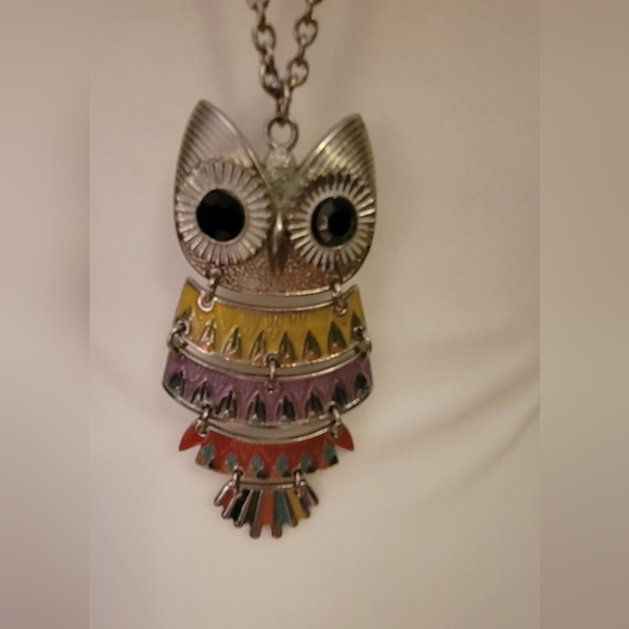 Source Unknown Jewelry - Silver Tone Colorful Articulate Owl Pendant with Lobster Claw Clasp